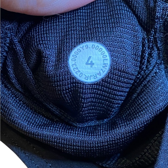 Lululemon Black Hotty Hot Shorts Women’s Size 4 - Picture 4 of 10